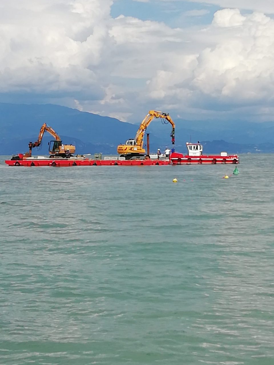 Sicurezza al lido di Lonato: posizionate le nuove boe
