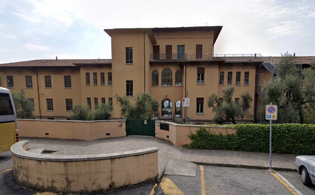 Genitori in rivolta per il trasferimento della maestra