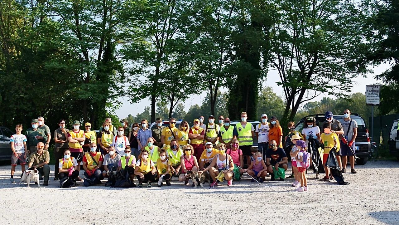 Pulizia lungo l’Oglio: volontari in campo per la raccolta dei rifiuti