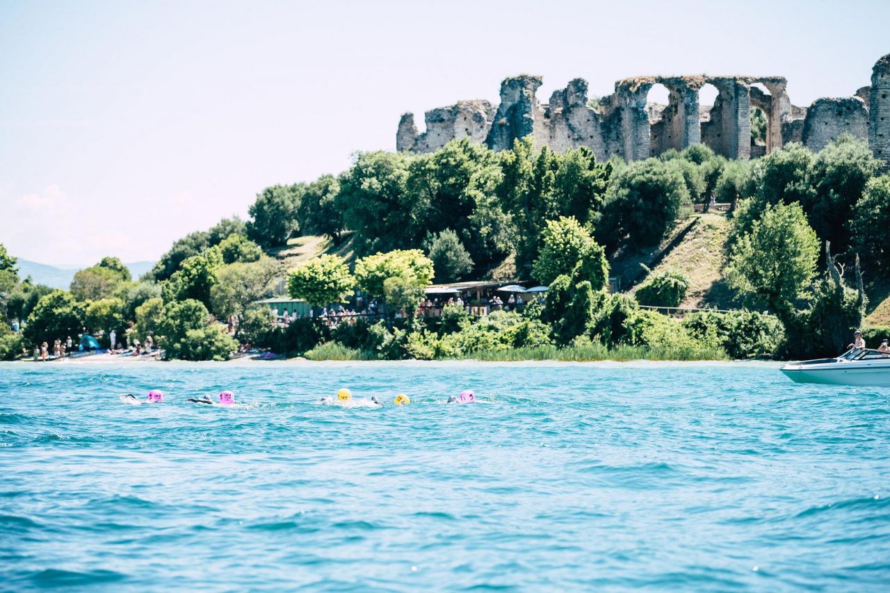 A Sirmione la carica degli 800 per «Swim the Island»