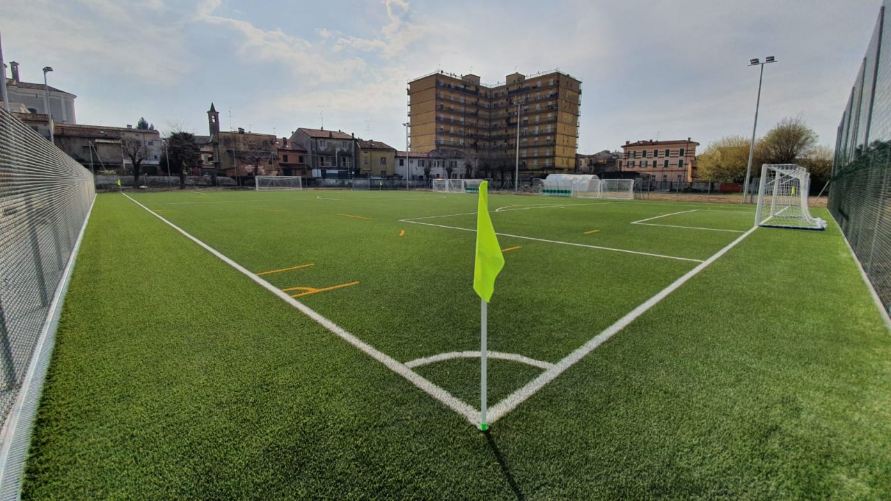 Taglio del nastro per il campo da calcio dell’oratorio