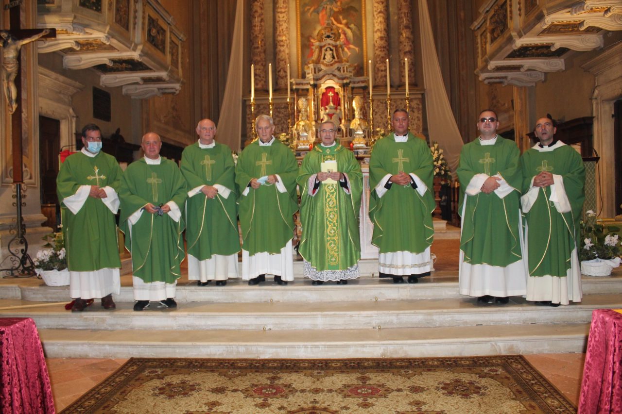 Il saluto di Erbusco al parroco don Luigi