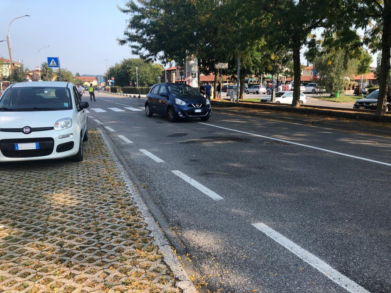 Grave anziano investito mentre attraversa la strada