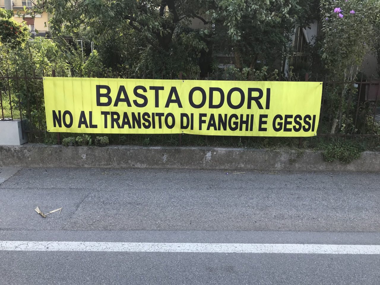 Odori insopportabili: gli abitanti di Vighizzolo non ne possono più