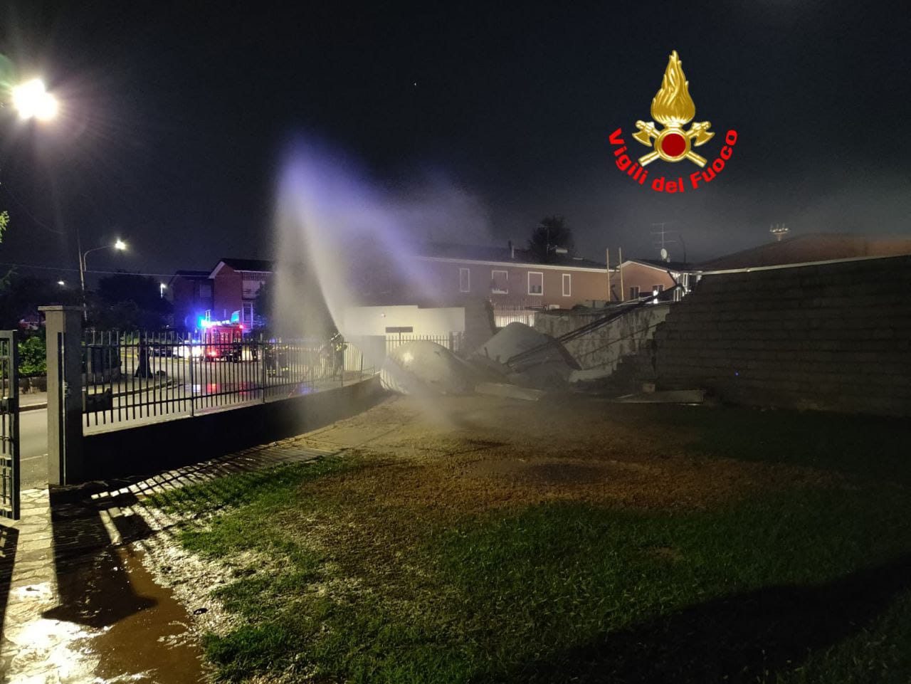 Collassa una cisterna di ipoclorito di sodio, paura a Brescia