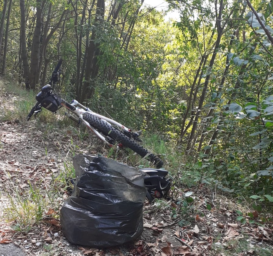 Schianto contro un albero: muore ciclista di 44 anni