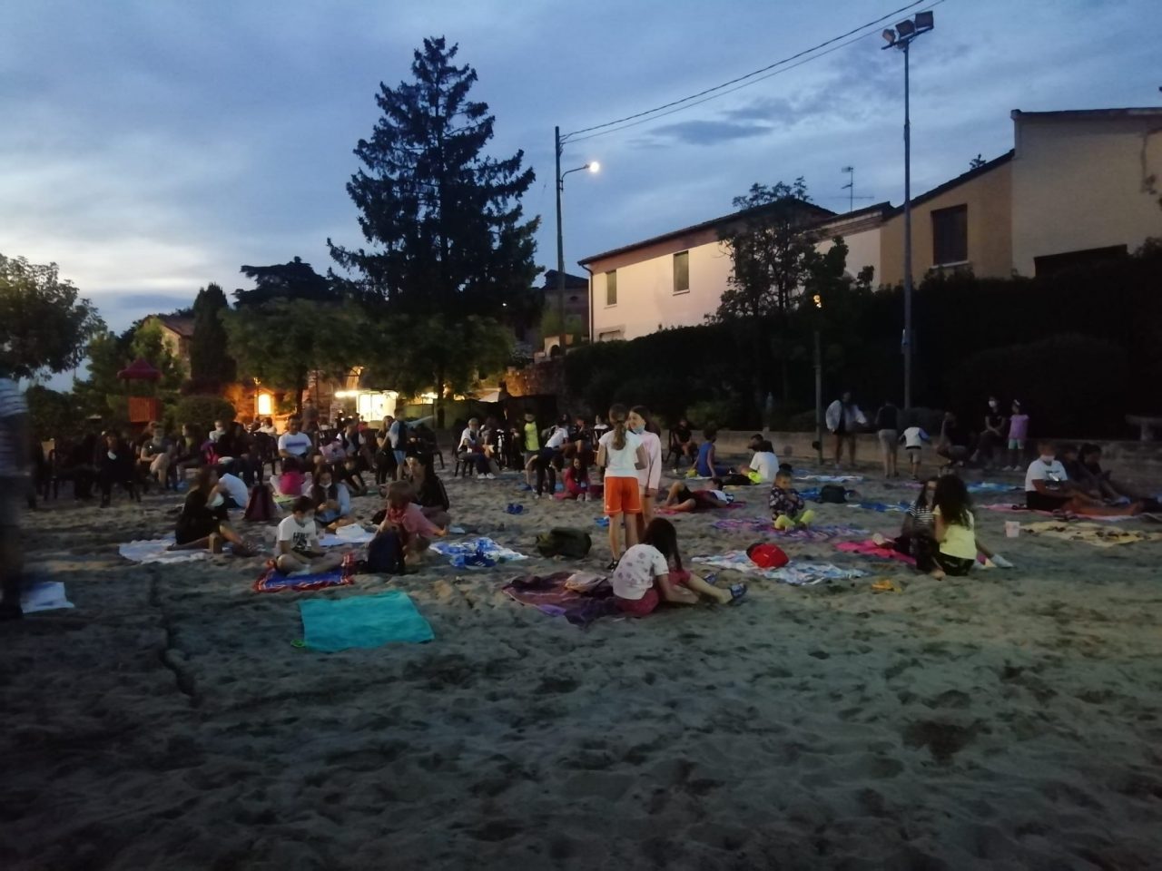 Serata in bianco per salutare l’estate