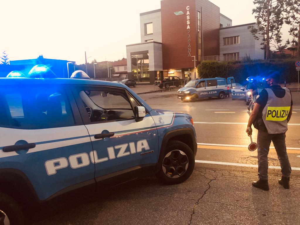 Saccheggiava le auto in sosta, arrestato il ladro 59enne