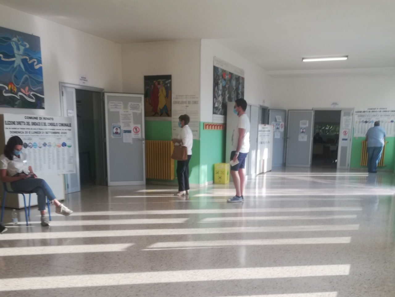 Afflusso regolare ai seggi a Rovato