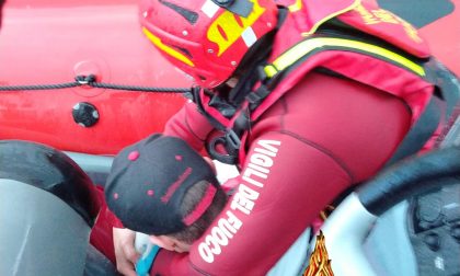 Rischiano di affogare, surfisti soccorsi da Guardia Costiera e Vigili del Fuoco LE FOTO