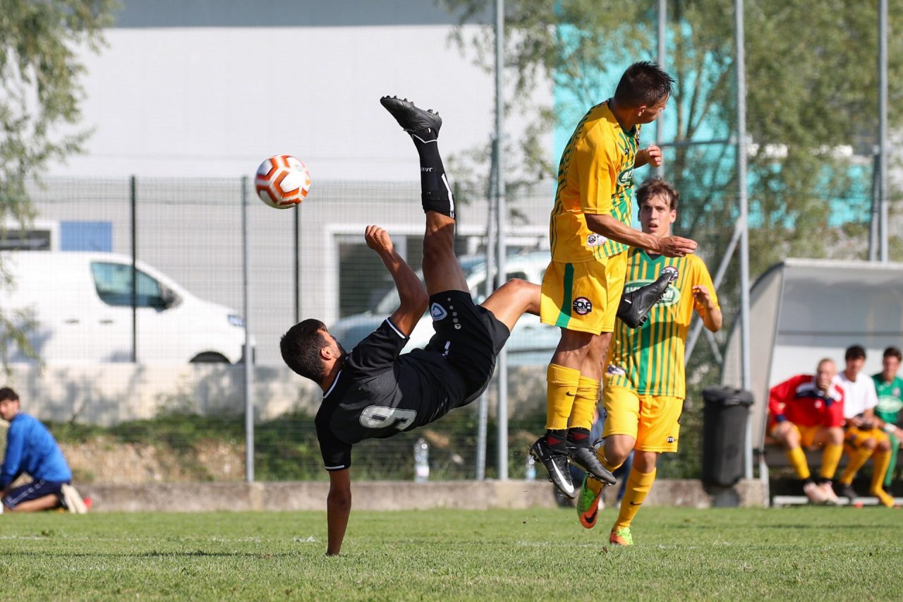 Pari e pubblico tra Desenzano Calvina e Sona
