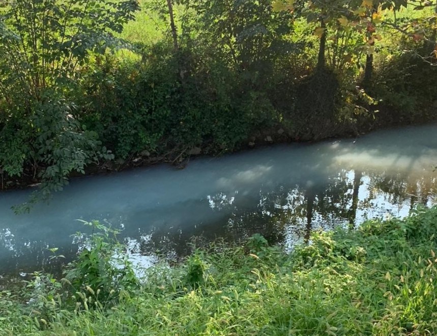 Sversamento nella roggia: interviene l’Arpa