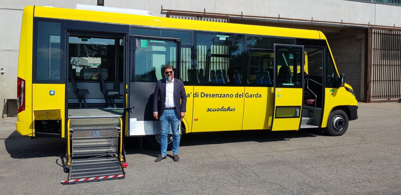 Nuovo scuolabus per gli istituti di Desenzano