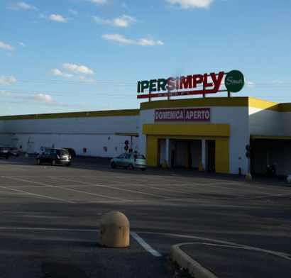 Chiusura dell’IperSimply: «Non ce l’hanno nemmeno comunicato»