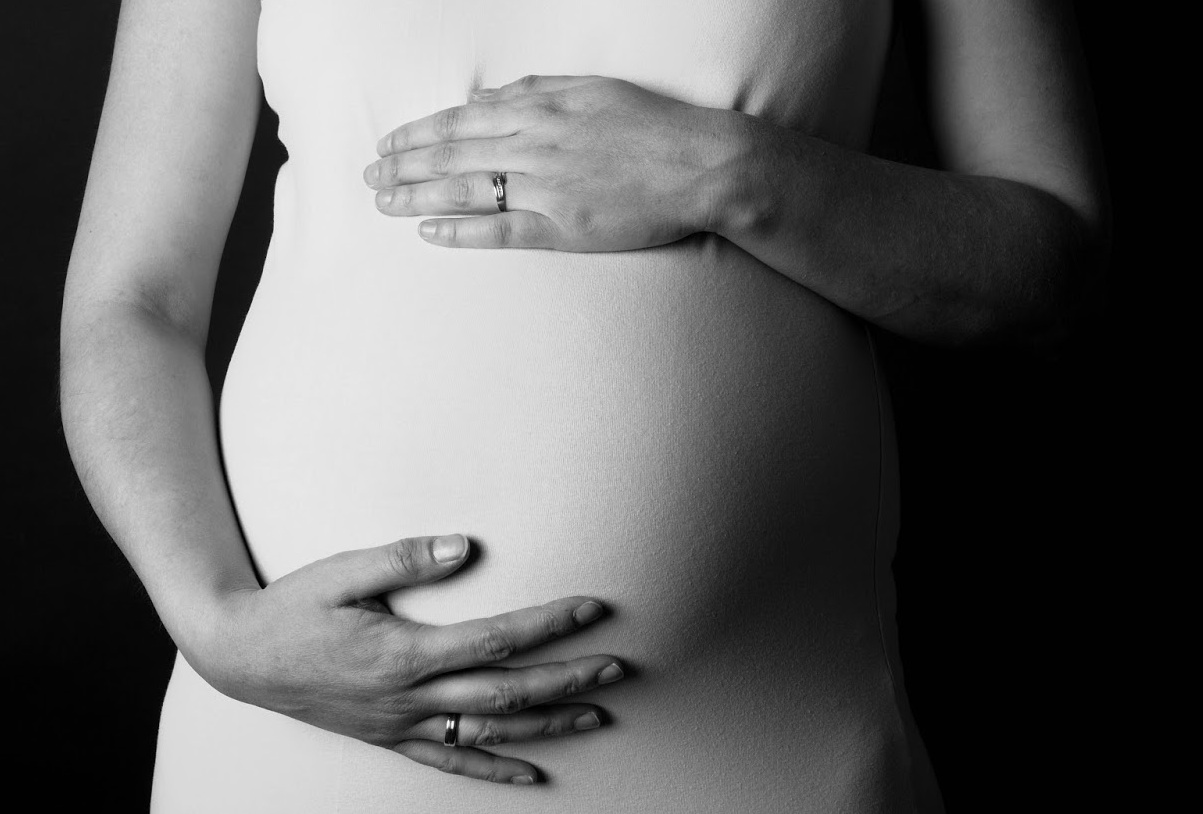 La mozione pro vita divide sull’aborto: sostegno alle nascite o diritto negato?