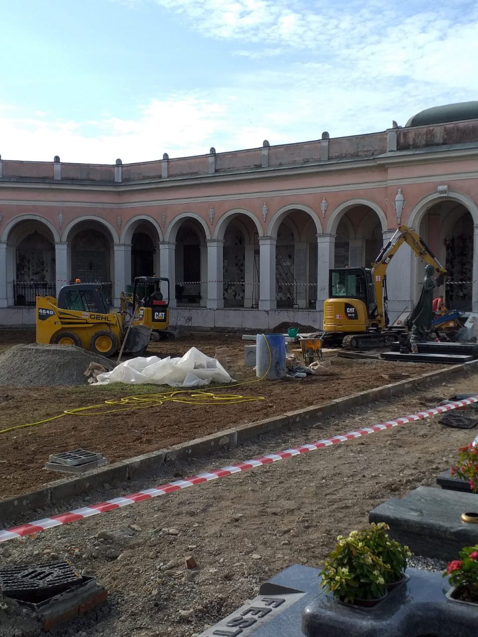 Nuova pavimentazione e riqualificazione per il cimitero comunale
