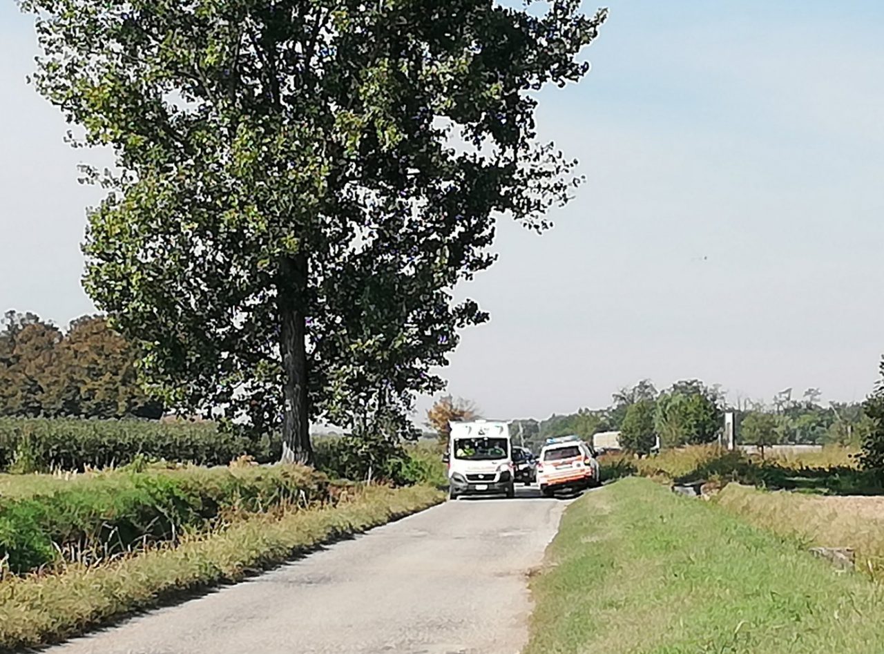 Milzano: furgoncino si ribalta ed esce di strada
