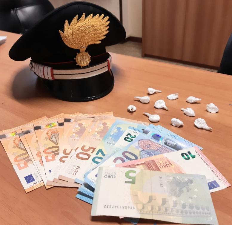 In auto con la droga: arrestato un 25enne