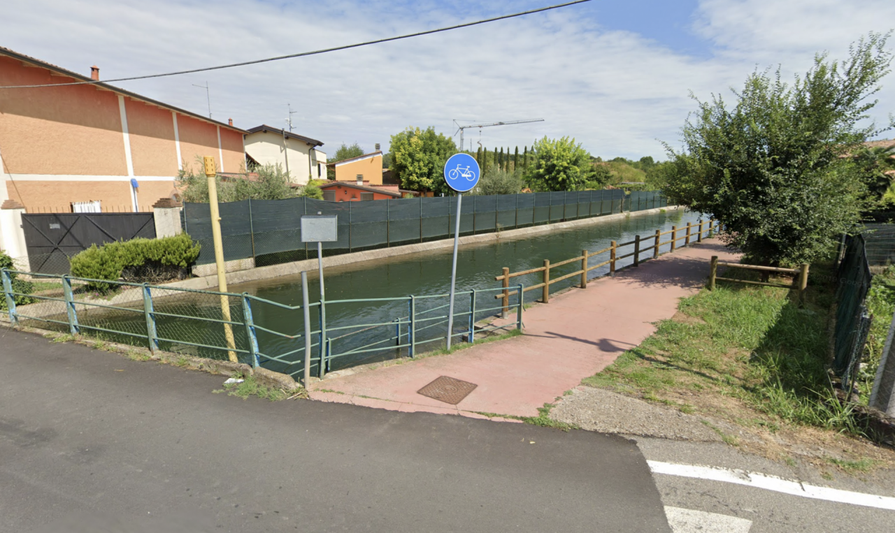 Vandali in azione, la ciclopedonale è presa d’assalto