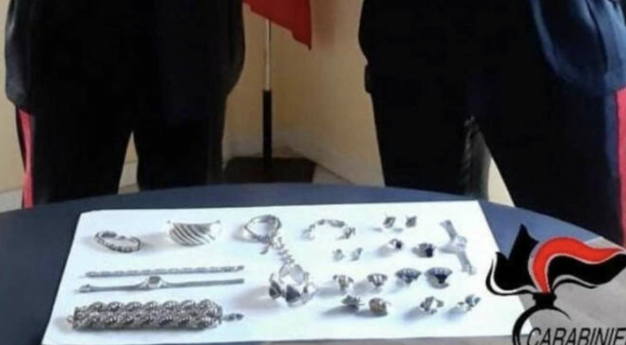 Refurtiva nella federa del cuscino, denunciato 33enne