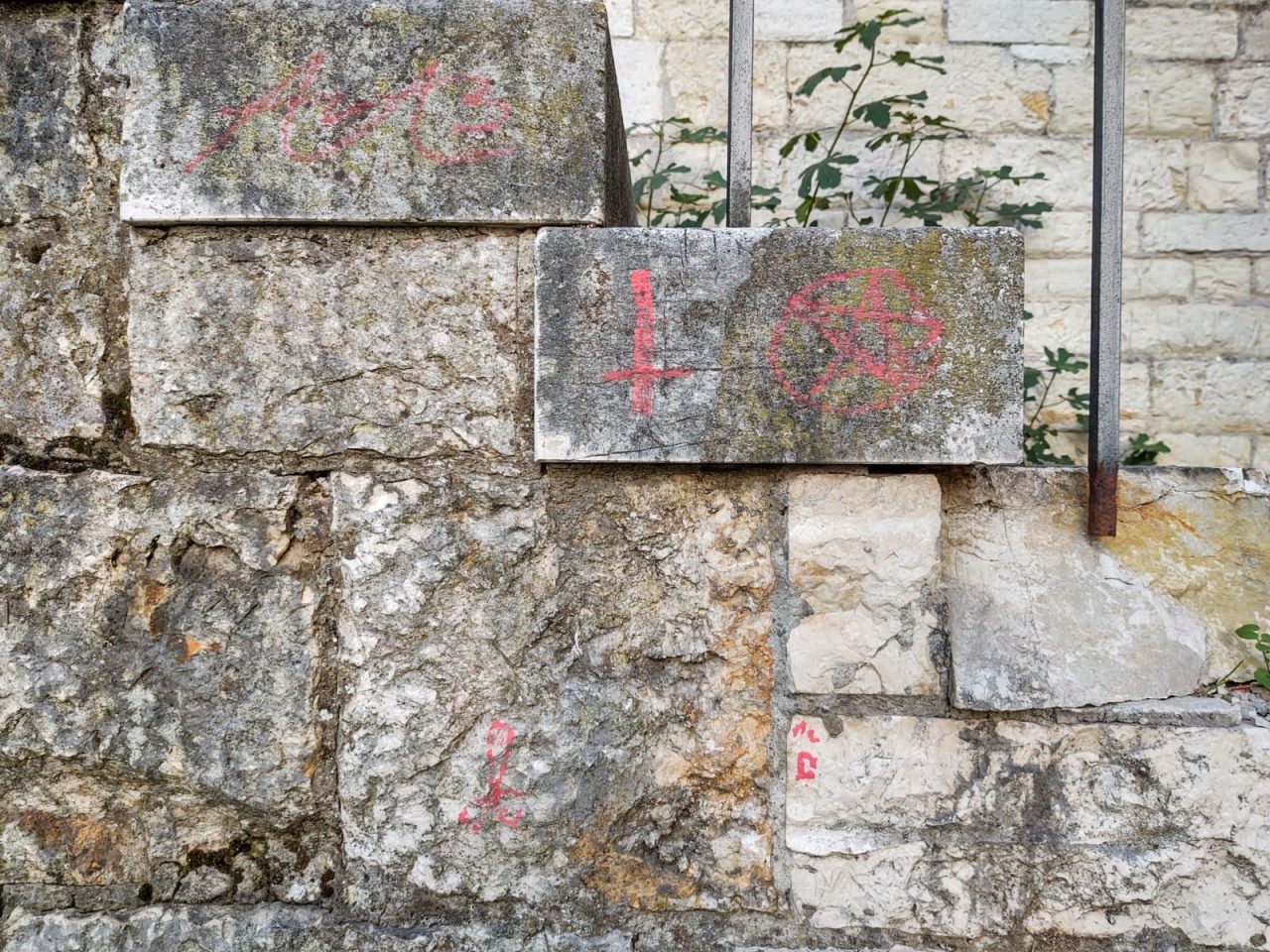 Profanata la Pieve di San Pancrazio