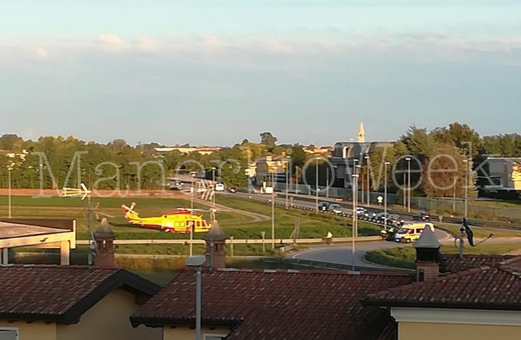 Schianto tra auto e moto sul posto l’elisoccorso