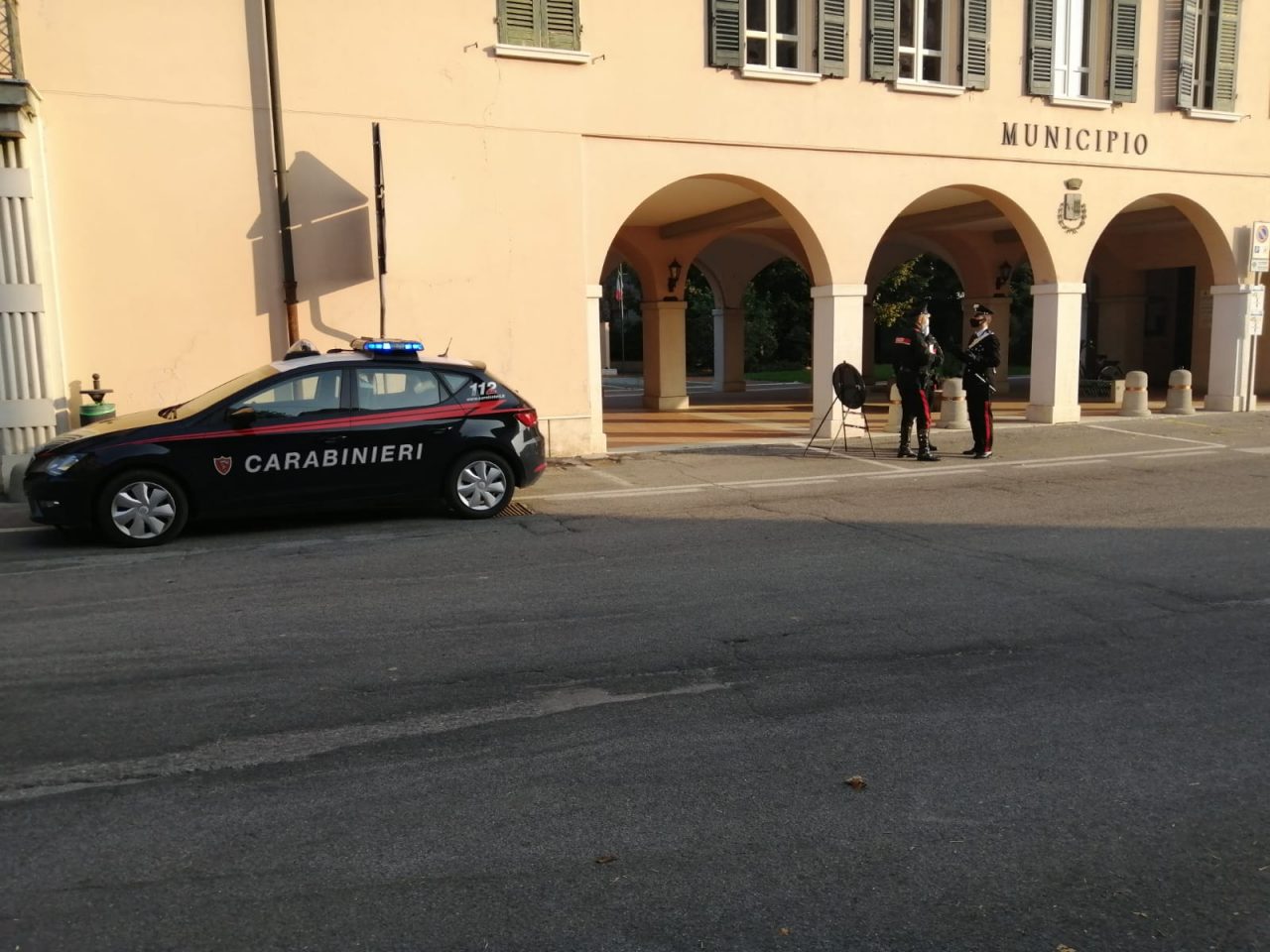 Mairano, genitori sotto il Comune: “Vogliamo lo scuolabus”