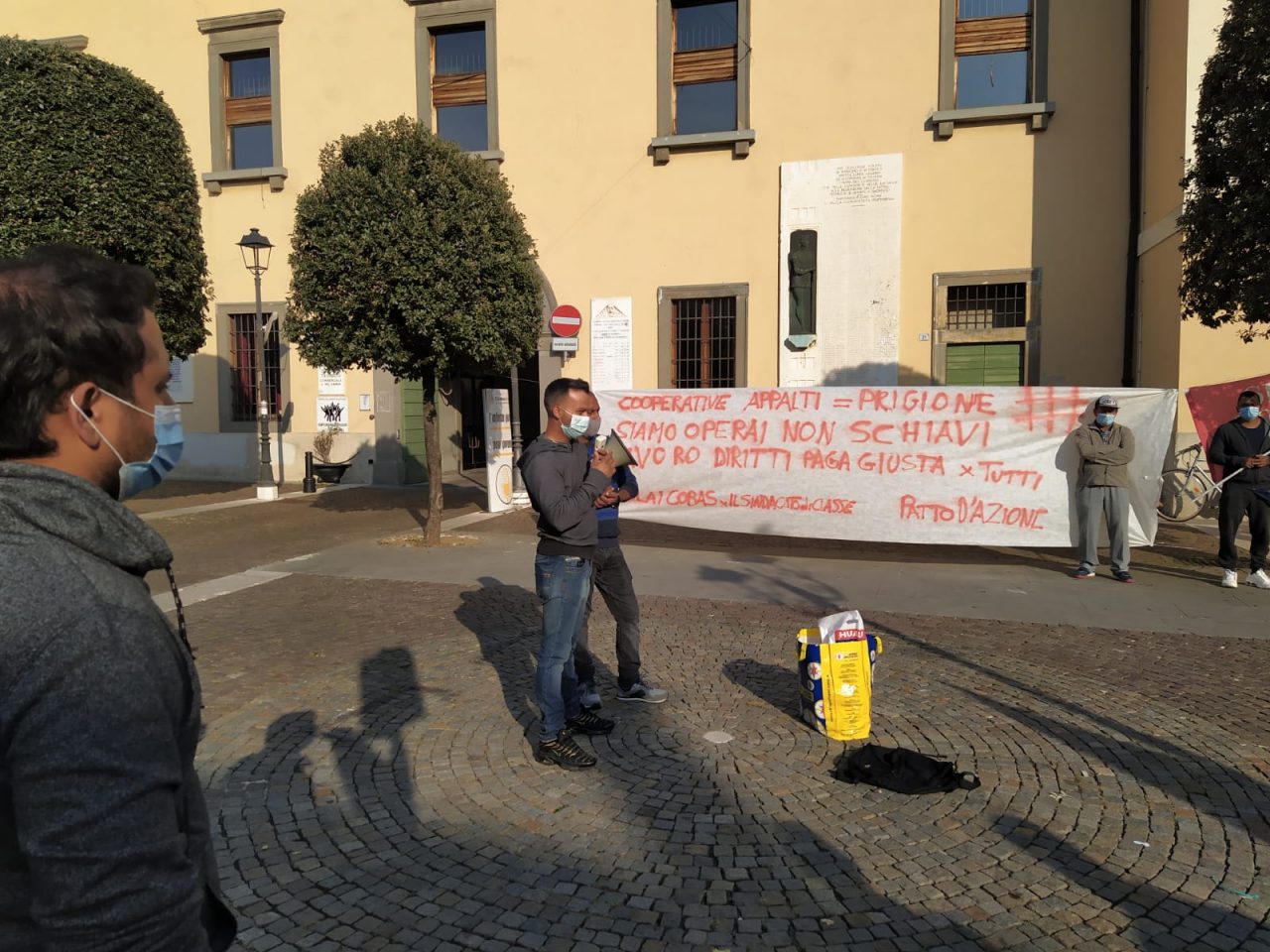 Polo logistico, i dipendenti manifestani in piazza IL VIDEO