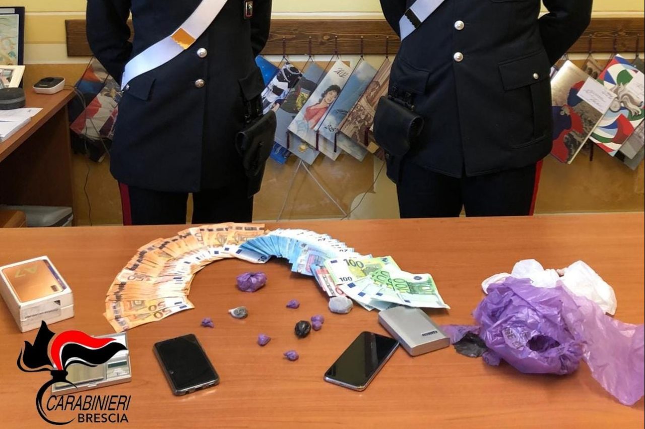 Manerbio, arrestati due pusher davanti al supermercato