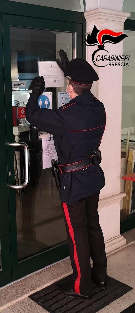 Non rispetta le norme anticovid, giù le serrande per un bar