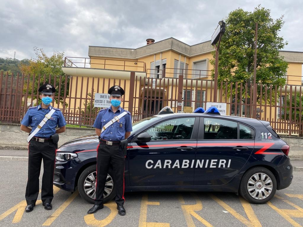 Pusher in fuga sperona l’auto dei carabinieri: arrestato