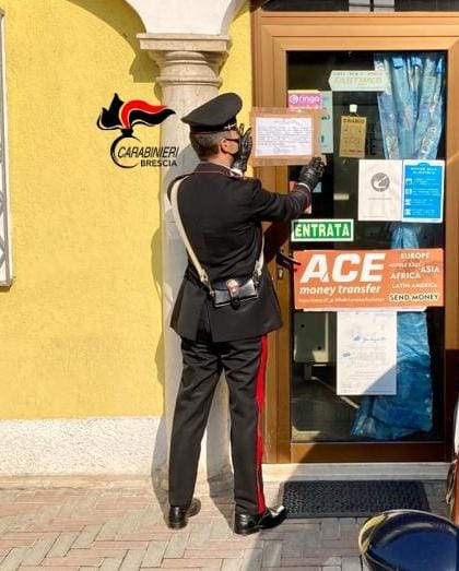 Violazioni del titolare, chiuso negozio di alimentari a Dello