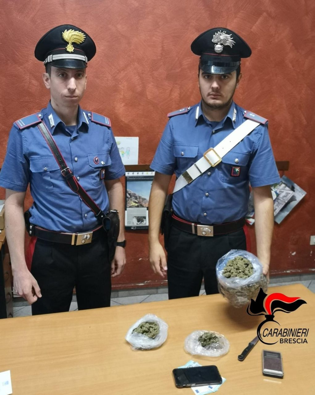 Due etti di marijuana in casa: arrestato 37enne