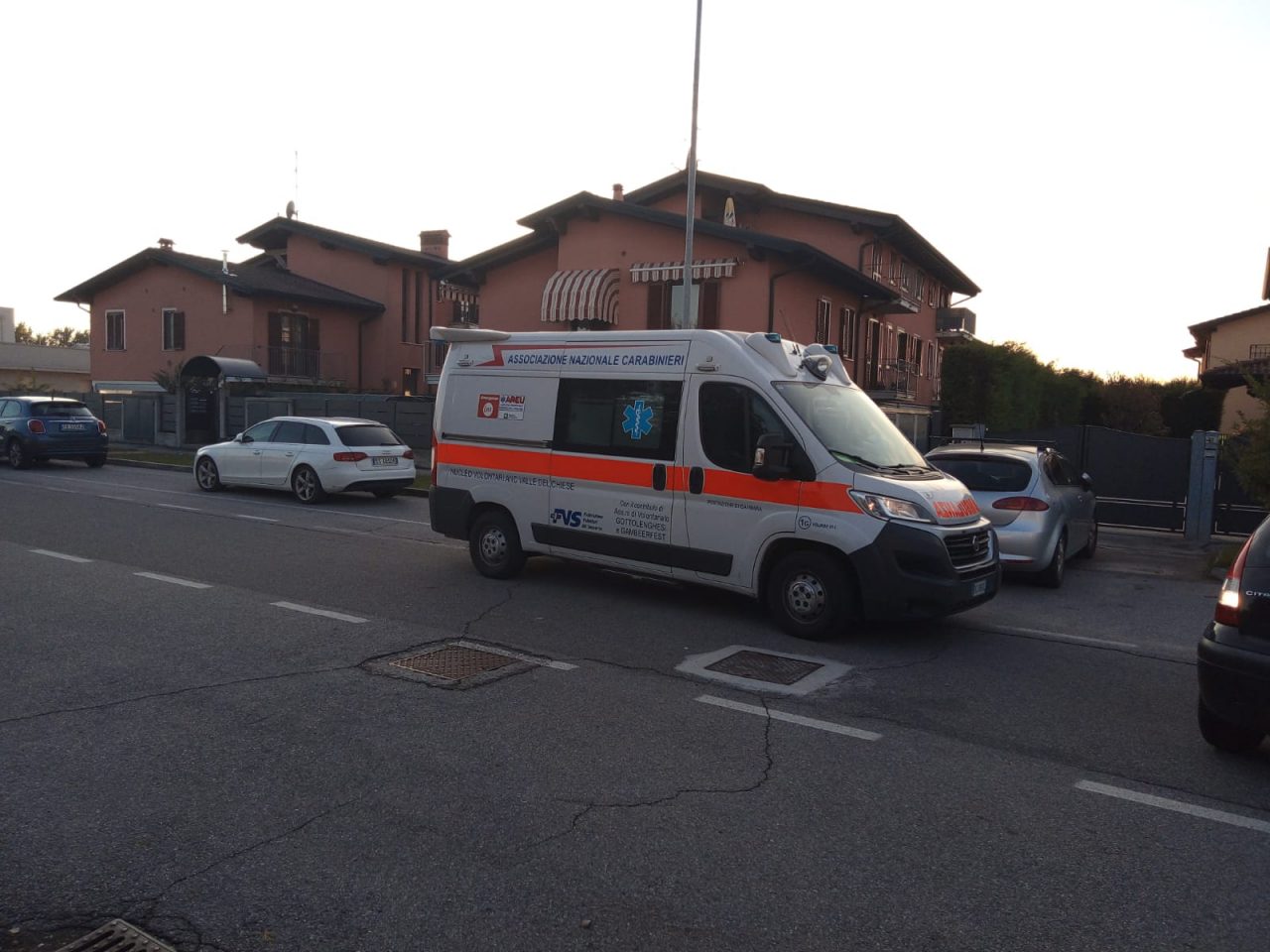 Bambino di tre anni cade dalla finestra, arriva l’elisoccorso