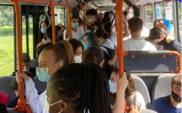 In classe distanziati, sull’autobus stipati come sui carri bestiame
