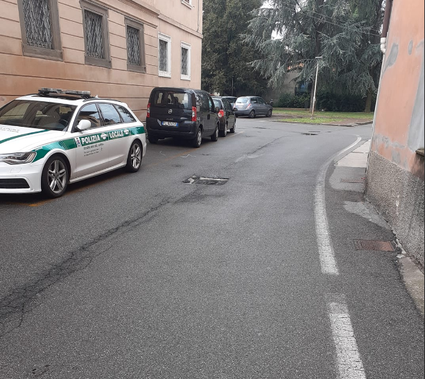 La Polizia locale di Desenzano pizzicata contromano