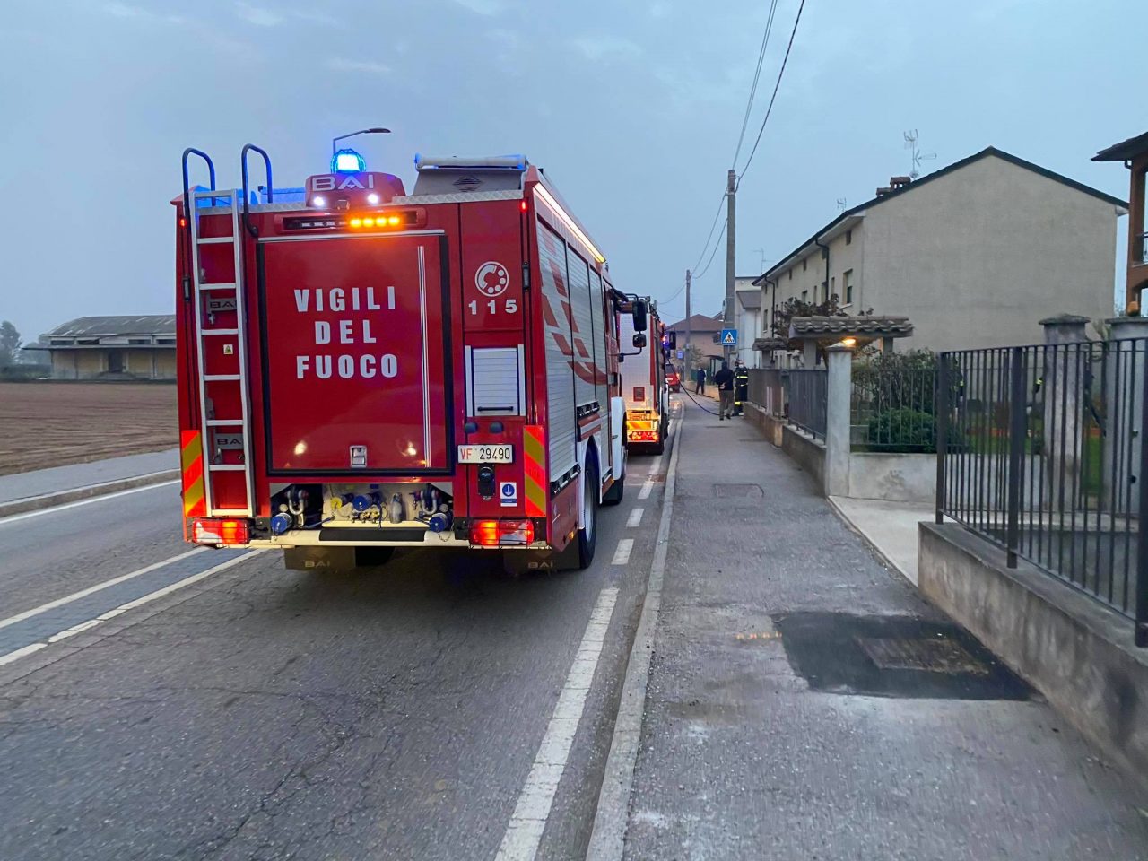 Brucia un camper a Trenzano