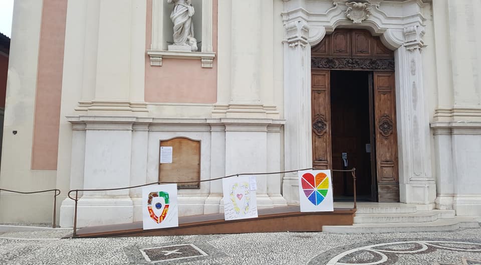 Giornata della Gentilezza: Ospitaletto tappezzata dai cuori degli studenti