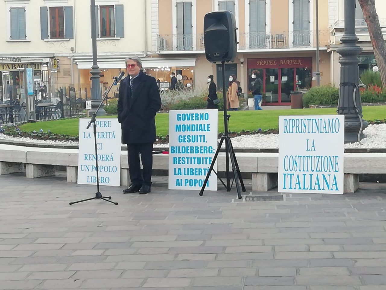 No Vax a Desenzano per dire no alle mascherine e ai vaccini – GALLERY