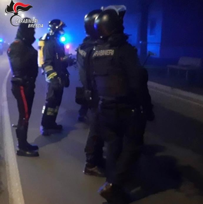 Incendia l’ingresso di un Kebab e minaccia con un coltello, scatta il Tso