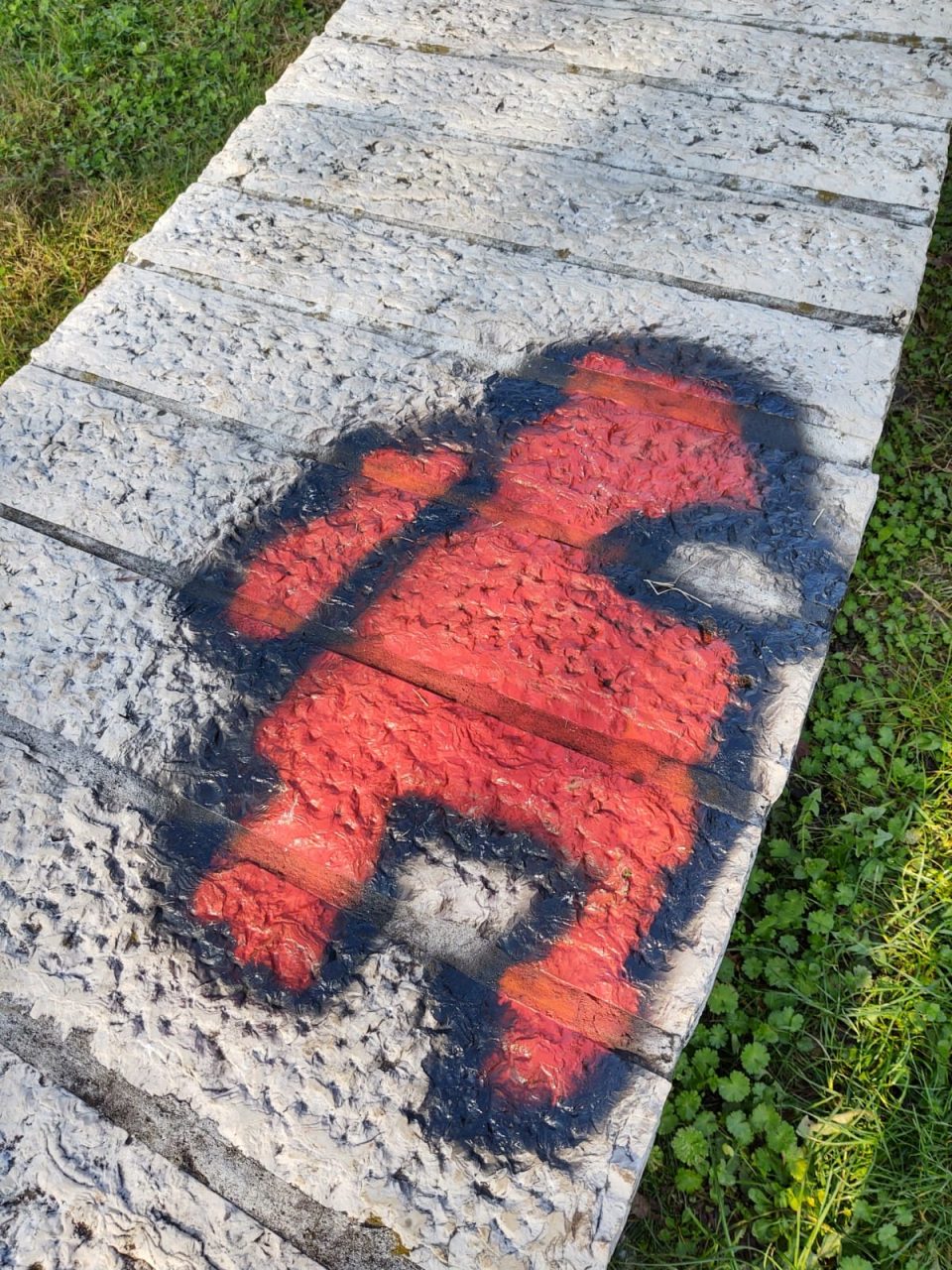 Dopo la Pieve imbrattato anche il sito della croce sul colle di San Pancrazio