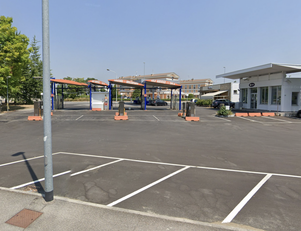 Lite per l’autolavaggio, 36enne accoltellato al volto