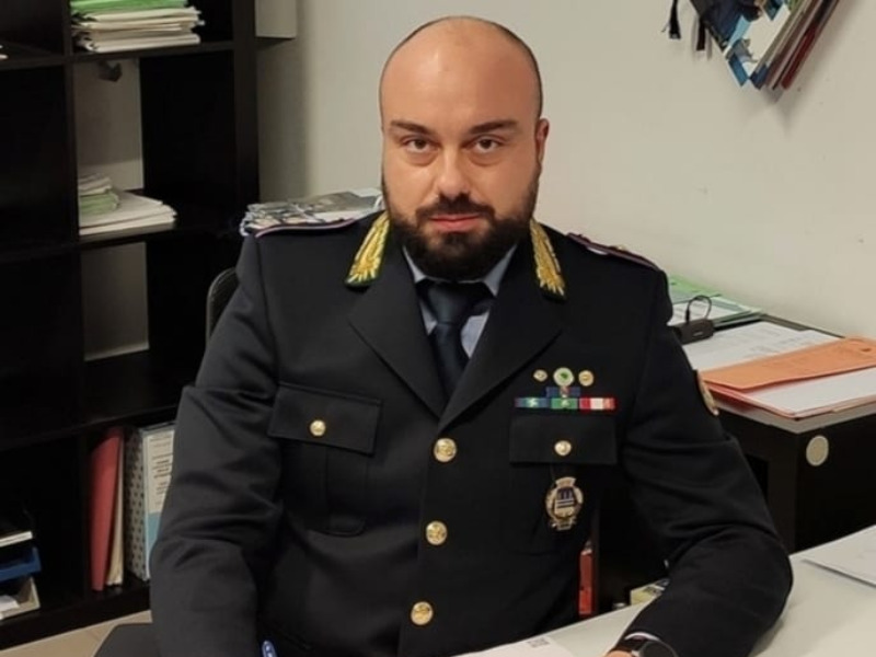 Sanzionato per il Dpcm, posta un video mentre dà fuoco ai verbali e insulta la Polizia