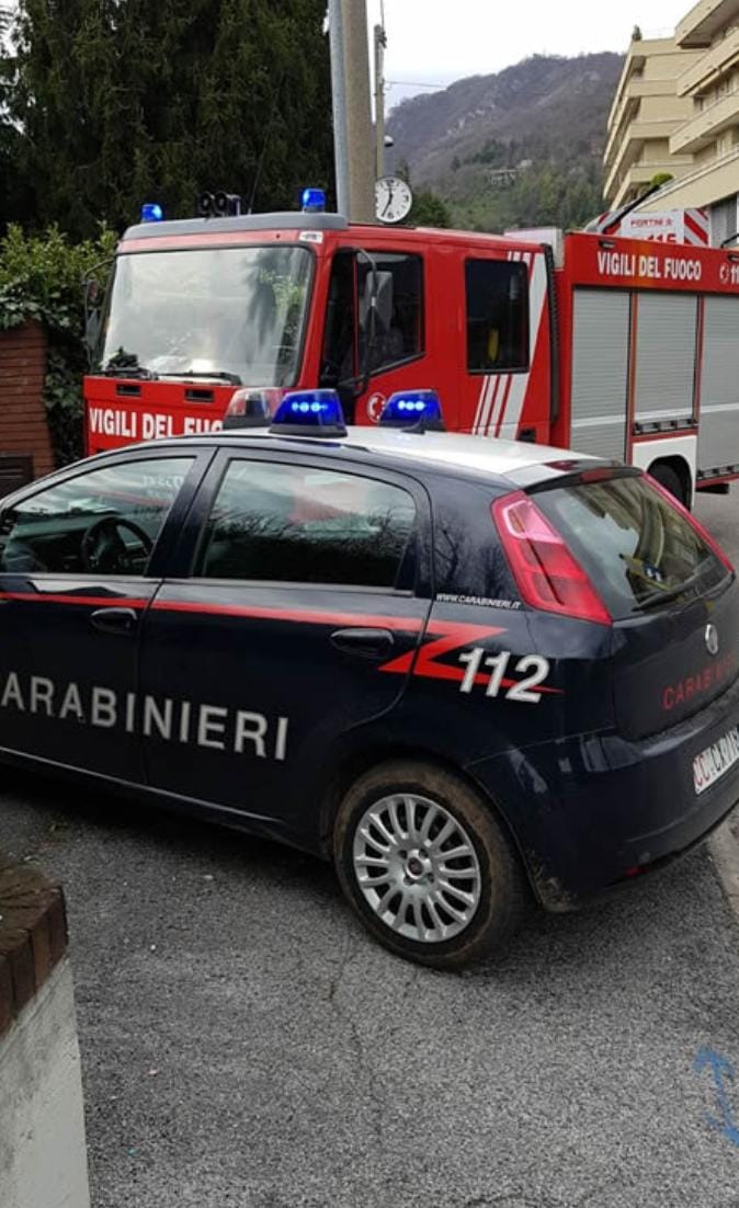 Chiuso in casa per non andare in carcere: sul posto arrivano i pompieri