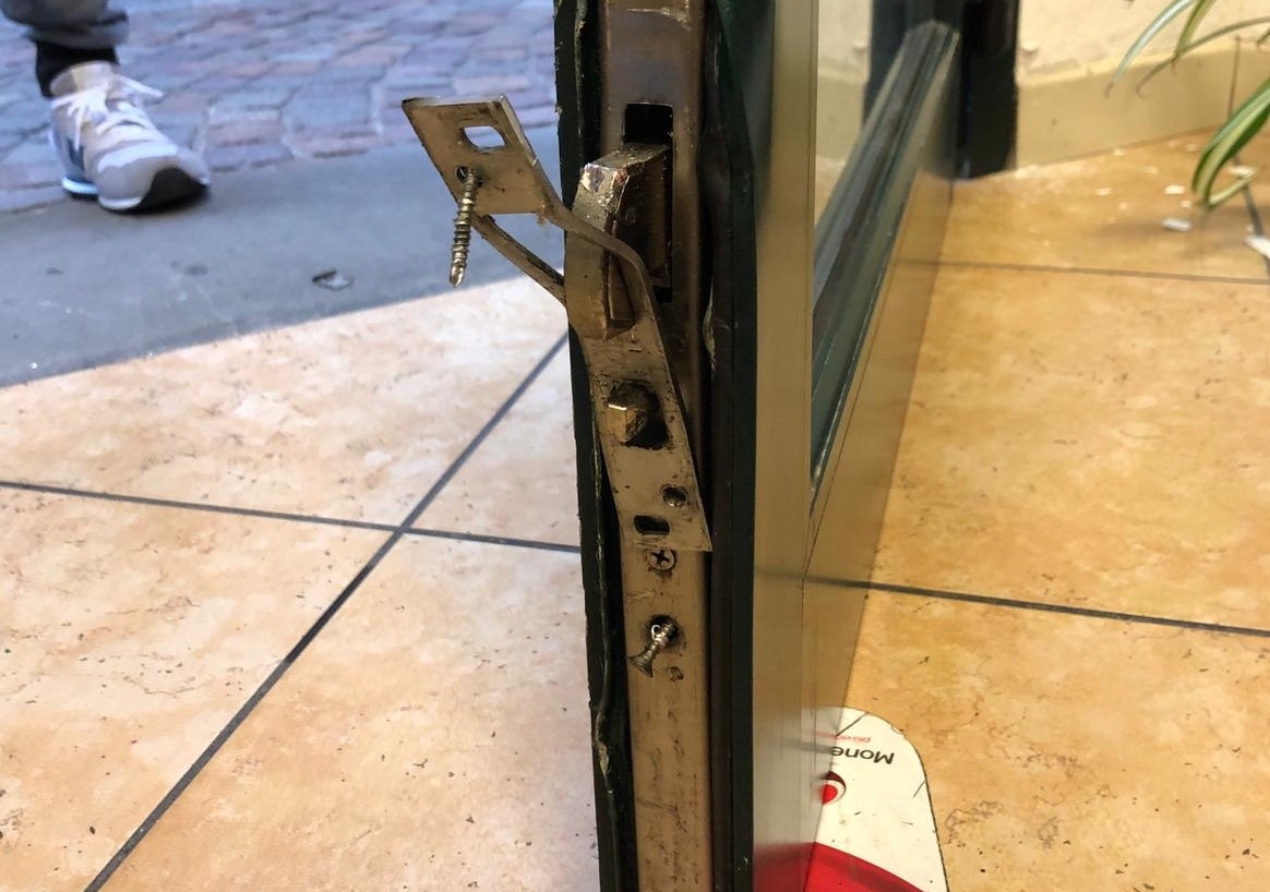 Razziati due negozi nella notte a Rovato