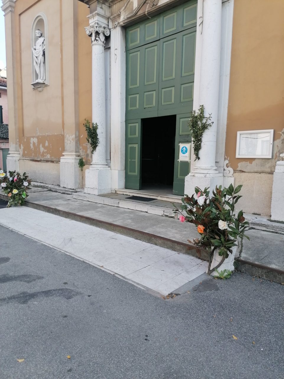 Salta la Festa del Ringraziamento ma il paese viene comunque addobbato