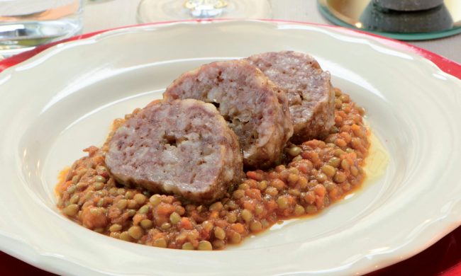 Anonimo dona il cenone di San Silvestro a venti persone tramite la Caritas