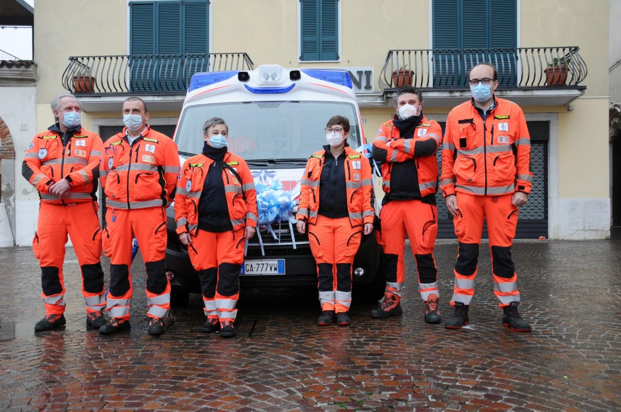 A Travagliato la benedizione della nuova ambulanza della Croce Azzurra