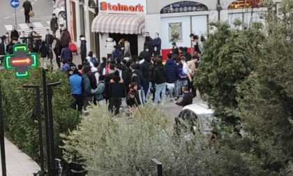 Assembramento incontrollato di adolescenti a Salò, intervengono le autorità