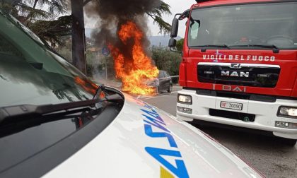 Auto in fiamme a Campoverde di Salò